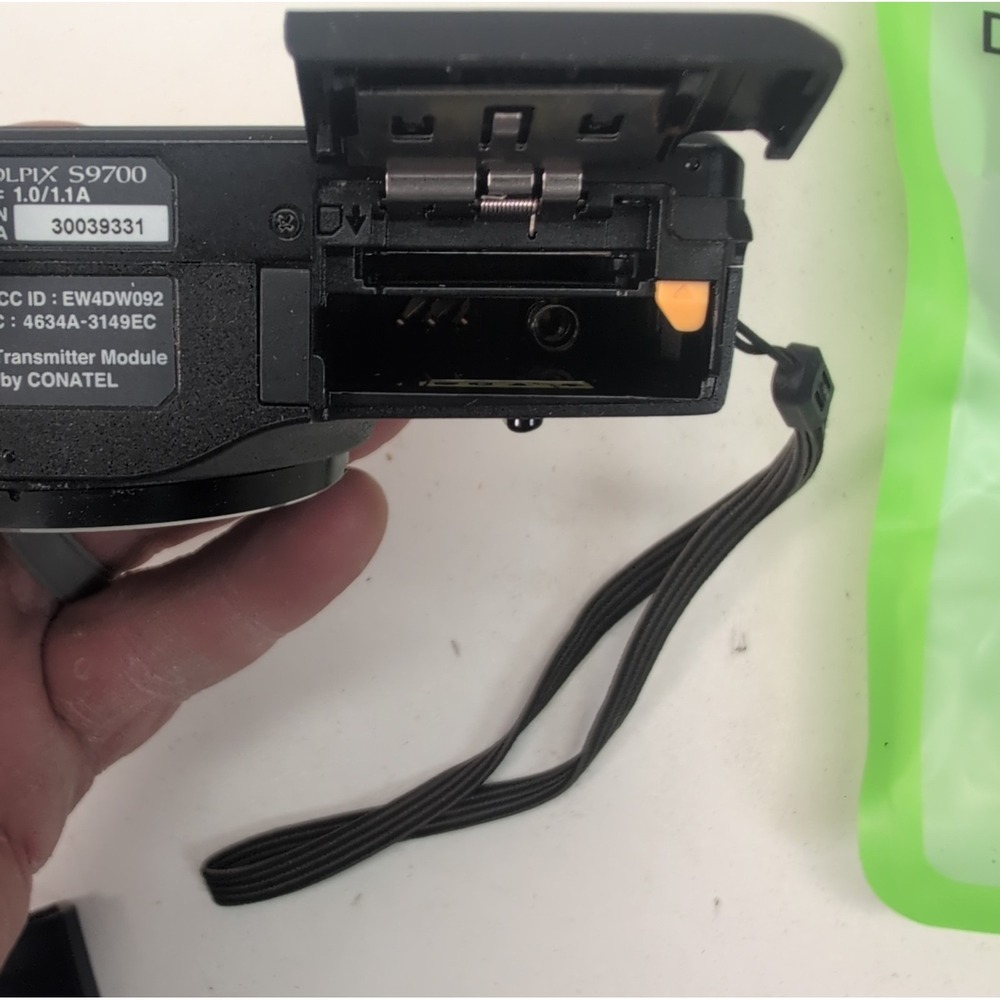 Nikon COOLPIX S9700 16MP 30x Zoom Digital Camera Bundle Batteries Charger - Picture 7 of 14